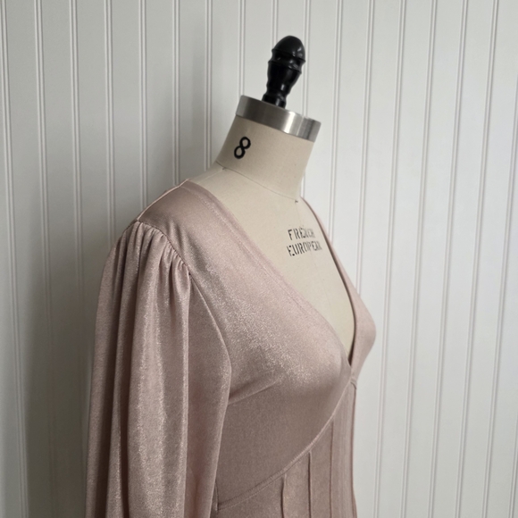 Free People Pleated Romantic V-Neck Top in size Medium - Picture 7 of 7